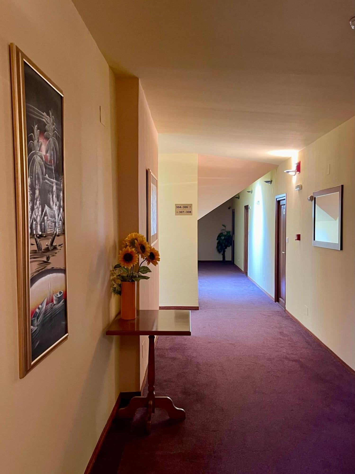 Lucy Star Hotel